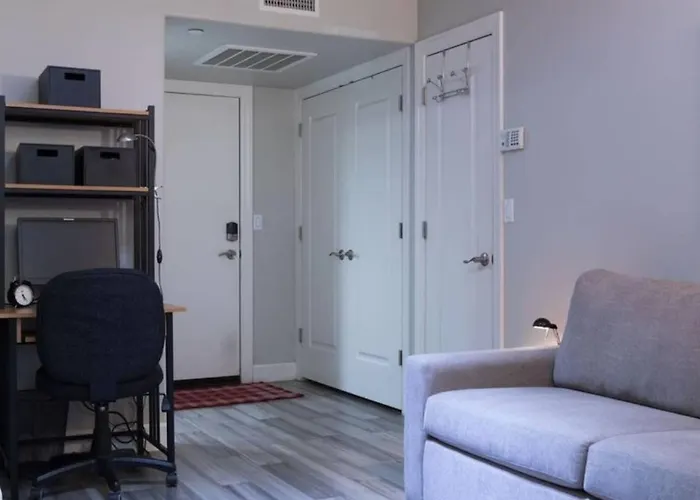 Luxury Walk To Downtown Holiday home *